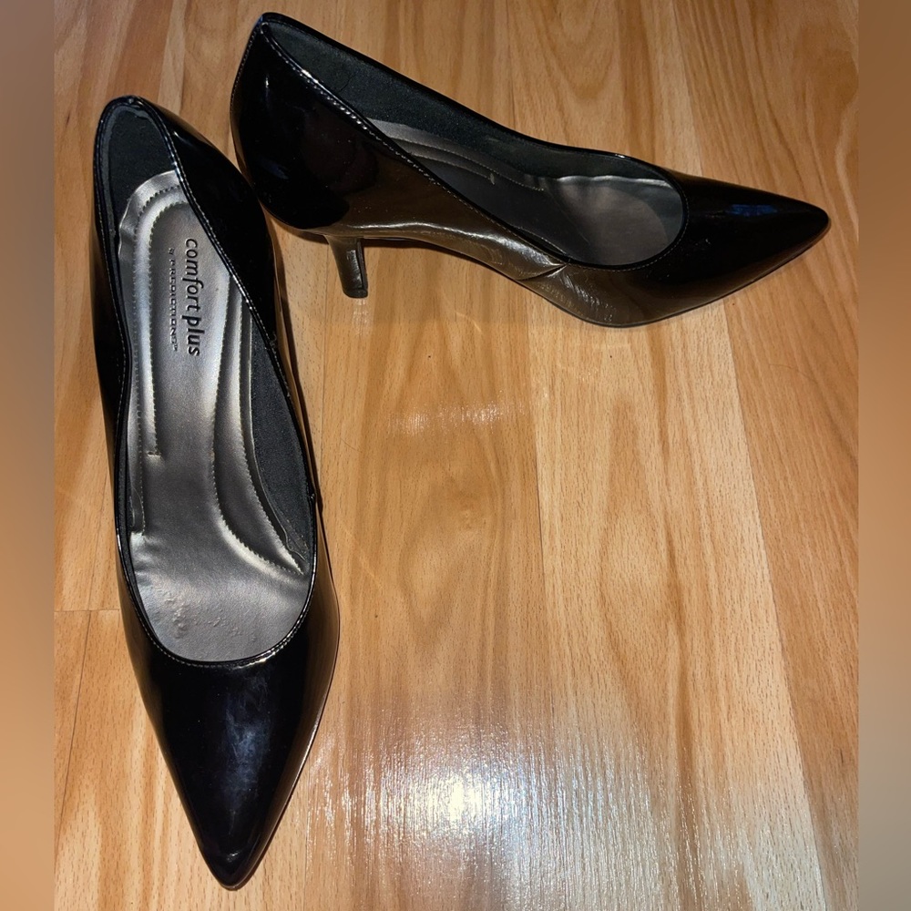 Women’s Comfort Plus by Predictions Size 8 1/2. Black. Pointed toe heel